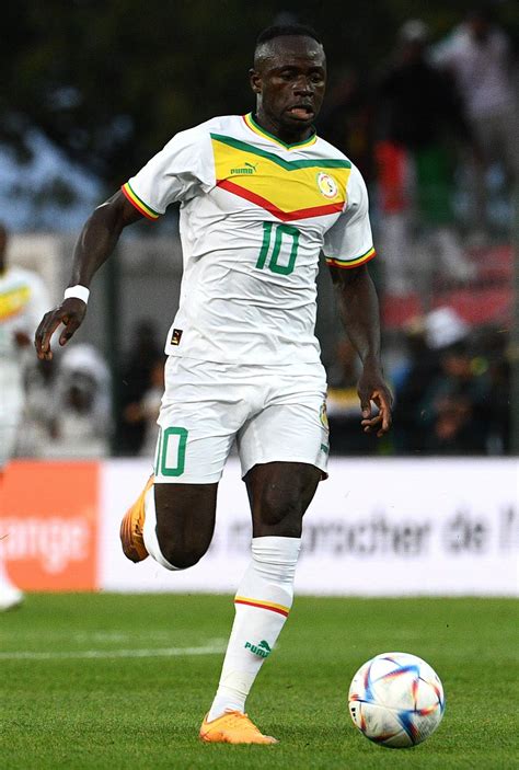 Destaque de Senegal Mané sofre contusão muscular e está fora da Copa