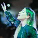 Gabriela Rocha Elevation Worship Letras De Vida Aos Sepulcros Feat