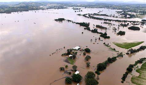 Two Dead Four Missing As Australia Floods Keep Rising South China