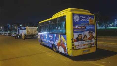 Gaziantep te park halindeki kamyona çarpan otobüsteki 5 kişi yaralandı