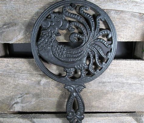 Large Cast Iron Rooster Wall Hanging Trivet Hot Plate Pan Rest