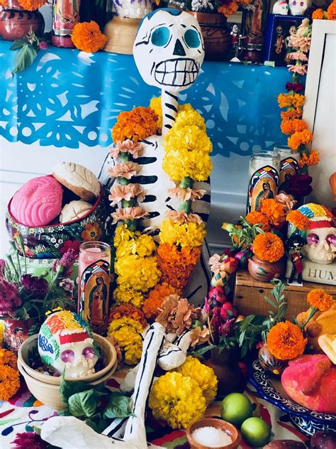 How To Make A Day Of The Dead Altar Day Of The Dead Dia De Los