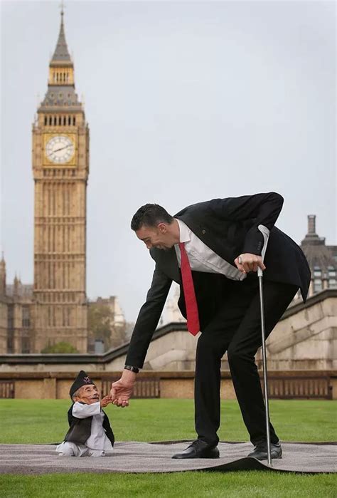 Worlds Tallest Man Feared He Would Break Body Of Worlds Shortest