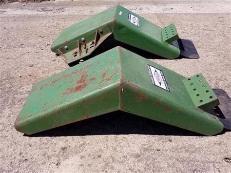 Hiniker Front Tractor Fenders Bigiron Auctions