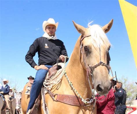 Encabeza Cesar Pe A La Cabalgata Villista