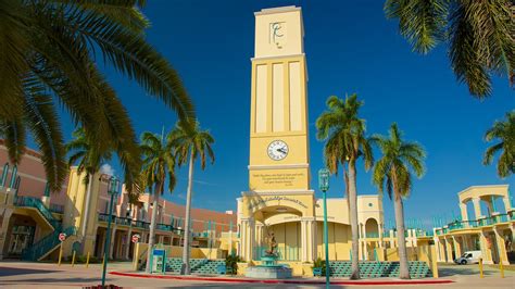 Mizner Park in Boca Raton, Florida | Expedia.ca