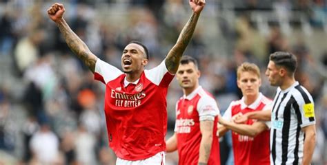 Arsenal vence a Newcastle y mantiene la presión sobre Manchester City