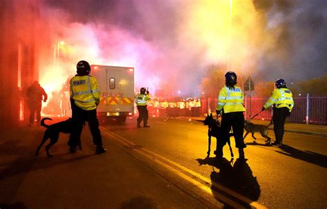 Trois policiers blessés avant Aston Villa Legia Varsovie C4 Gr E