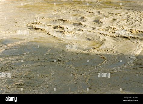 Schnelle Hochwasser Im Fluss Stockfotografie Alamy