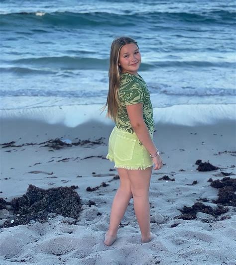 Harper Beckham Age, Net Worth, School, Instagram, Baby, Football ...