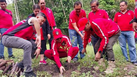 Foto Hasto Sebut Jokowi Ke Filipina Saat Puncak HUT PDIP Halaman 3