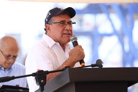 Se anota para reelección Armando Martínez Daisy Herrera