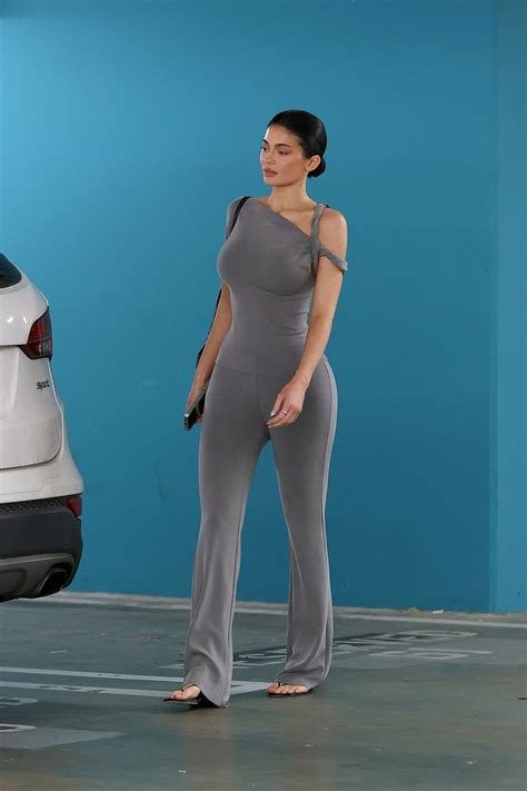 Kylie Jenner Sexy Curves Body Hugging Outfit Hot Celebs Home