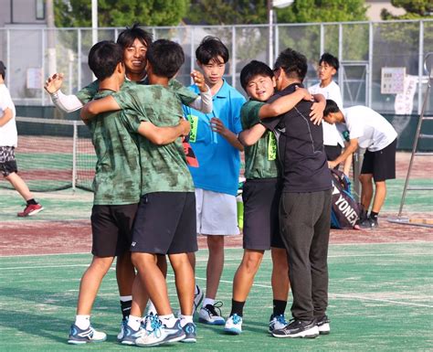 ＜脚光のキセキ＞心の成長 佐賀県高校総体 テニス男子団体で鳥栖商業が2連覇 記者コラム 佐賀新聞