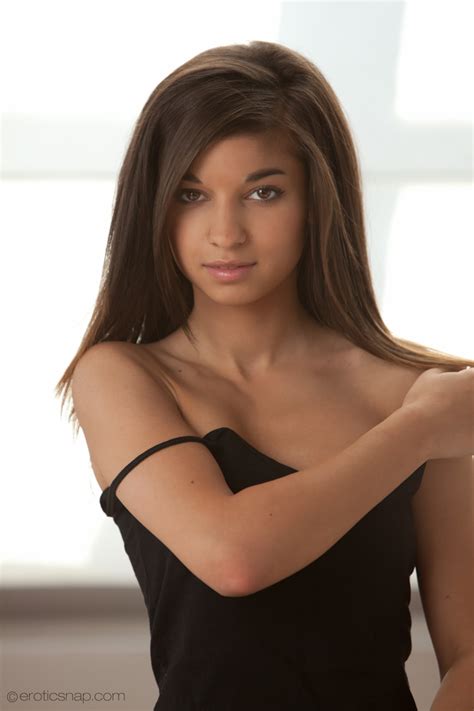 Babe Poses And Shows Ass Boobs And Tits On XXX Dessert Picture 6