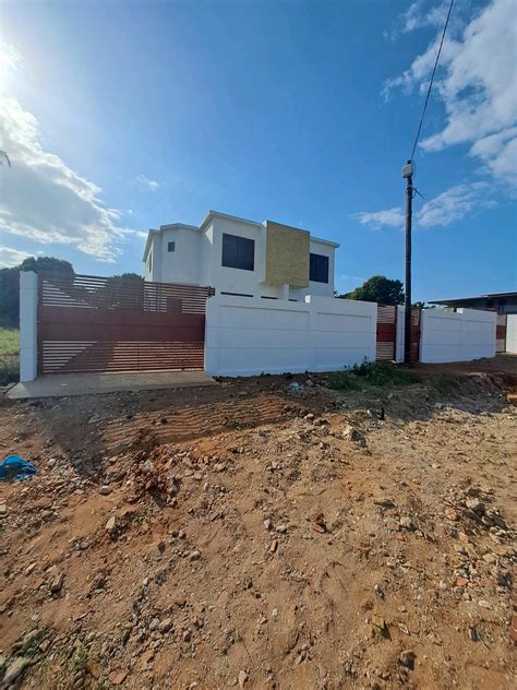 Casas A Venda Vende Se Moradia Germinada Resd Chao Primeiro Andar