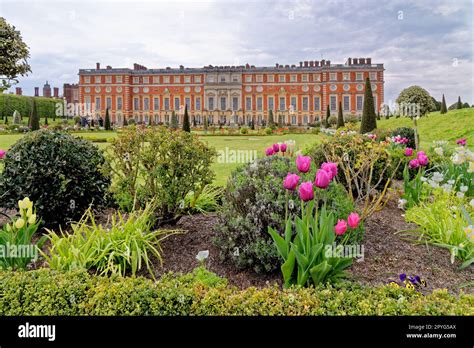 Hampton Court Palace Gardens Pond Gardens At Hampton Court Palace