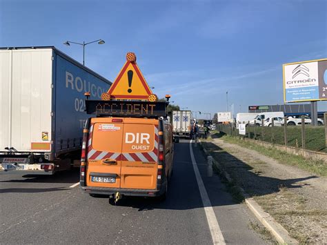 Rennes Un Accident Entre Deux Voitures Sur La Rocade Des Bouchons En