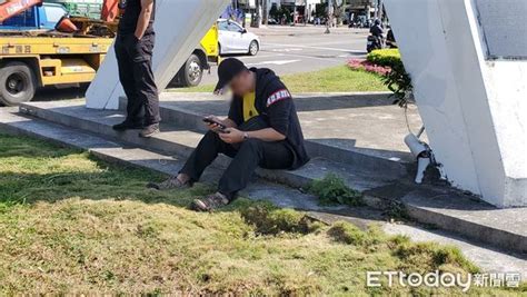 快訊／北投賓士失控衝撞4機車「滿地鮮血」 1騎士無心跳命危 Ettoday社會新聞 Ettoday新聞雲