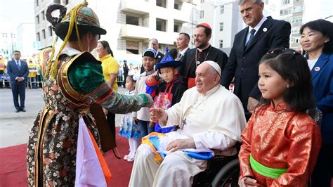 PAPA FRANCESCO ARRIVATO IN MONGOLIA COMINCIA IL 43ESIMO VIAGGIO