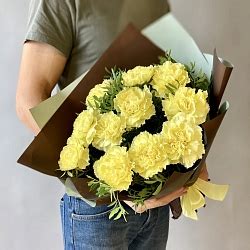 Букет из гвоздик в Санкт-Петербурге - цветочный магазин "Цветофор"
