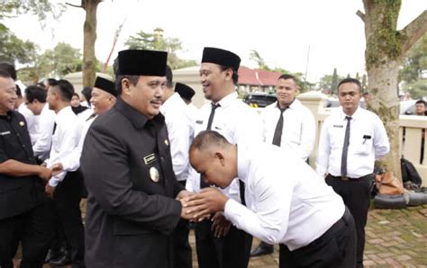 Orang Guru Pppk Di Pangandaran Terima Sk Pengangkatan Dari Bupati