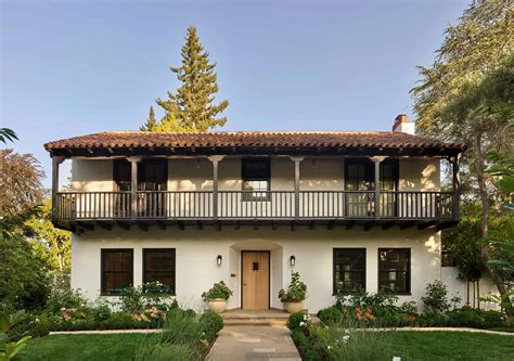 A historic Monterey Colonial home in Palo Alto gets a charming update