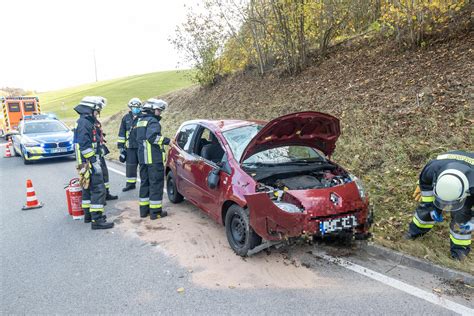 Schwerer Unfall Im Kreis Bamberg Auto Schleudert Gegen B Schung Drei