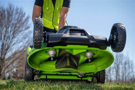 Greenworks Commercial 82v Self Propelled Lawn Mower 82sp25m Ptr