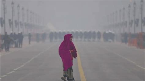 Severe Cold Wave In Delhi Mercury Plunges To 14 Degrees Celsius