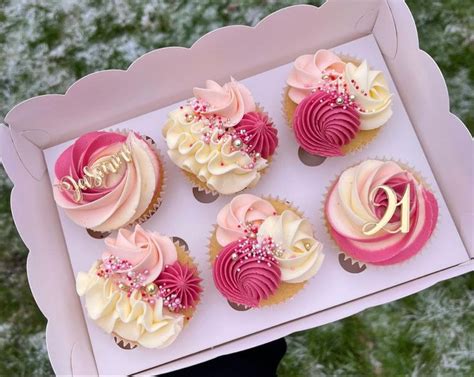 Pin By Aysanmis On Cupcakes Valentines Baking Cupcake Cakes Cupcake