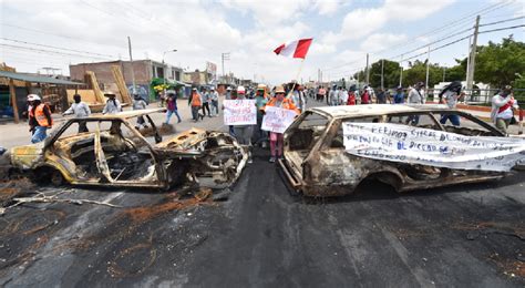 Carreteras bloqueadas tras paro y protestas en Perú Qué vías continúan