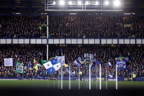 Furious Everton fans single out 'only' shining light from 0-0 draw with ...