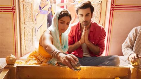 Brahmastra Stars Alia Bhatt And Ranbir Kapoor Call Kesariya Their