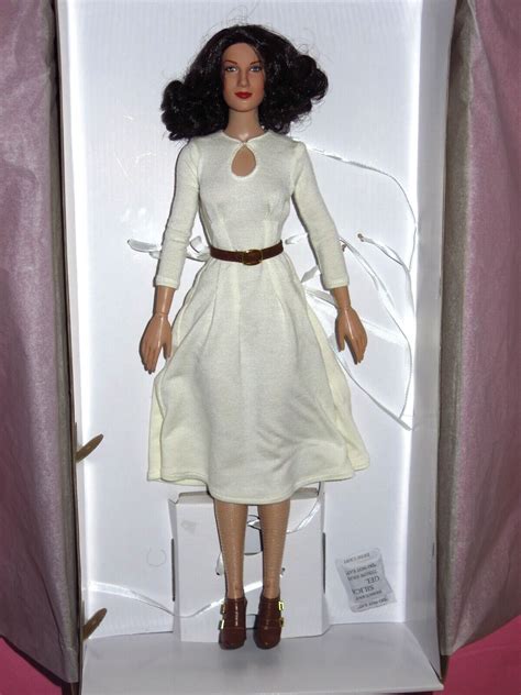 Tonner Outlander Claire Fraser Basic Rtb Fashion Doll W