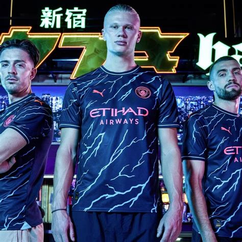 Un Maillot Third Lectrique D Voil Par Manchester City Footpack