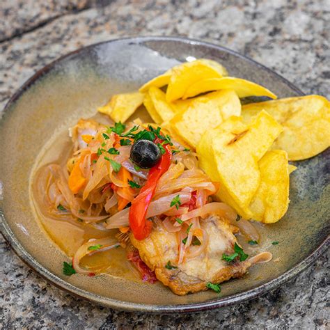 Dos de cabillaud poché au lait de coco et kumbawa saladine de légumes