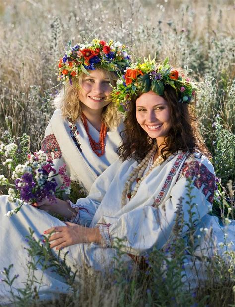 Славянские девушки в венках: фото, изображения и картинки