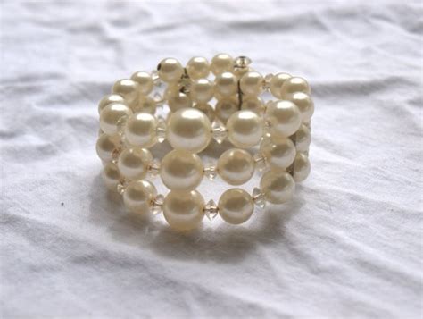 Vintage Pearl Bracelet faux pearl bracelet by bettysantiques