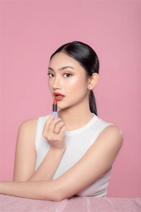 Cara Memilih Produk Lipstik Yang Tepat Untuk Bibir Berikut Tips