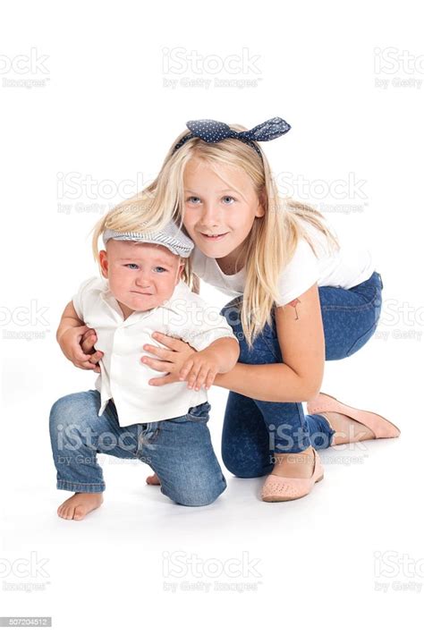 자매 이하 동생이요 형제 가족 관계 2명에 대한 스톡 사진 및 기타 이미지 2명 T 셔츠 가족 Istock