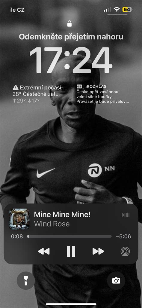 Jak Na Zamčené Obrazovce Iphonu S Ios 16 Aktivovat Full Screen Hudební