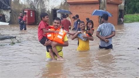 West Bengal बंगाल में बाढ़ का कहर अब तक सात लोगों की मौत की पुष्टि