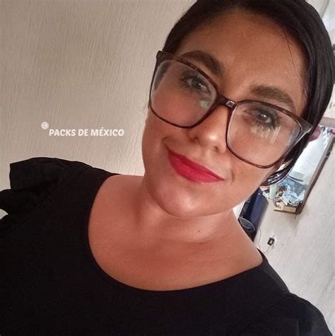 Ivonne Basulto Mérida Yucatán Sabrosa Milf Enseñando Sus Ricas Tetotas Packs de México