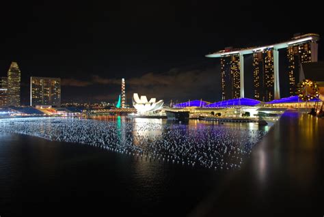 singapore fascinating city   stops growing travel  world