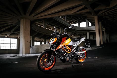 New 2017 Ktm 125 Duke And 390 Duke Hitting Dealerships Autoevolution