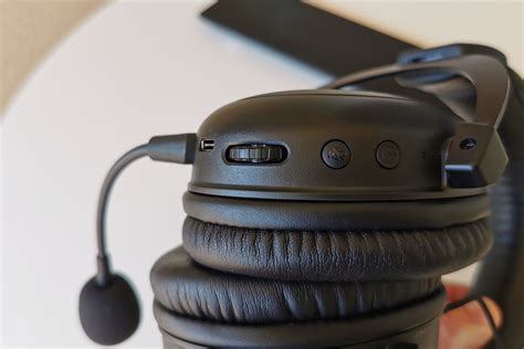 Hyperx Cloud Core Wireless Review Full Of Surprises Man Of Many