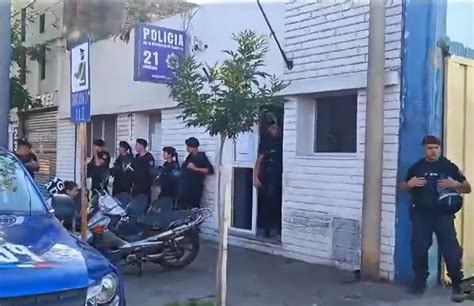 Se Fugaron 25 Presos De Una Comisaría De Rosario Diario La Capital De