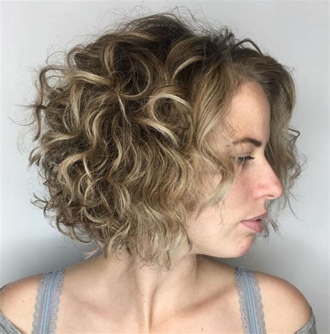 65 Different Versions Of Curly Bob Hairstyle Messy Blonde Bob Curly Hair Styles Naturally