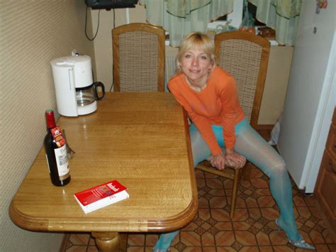 Tony Tit MILF Robin Shows Off Slut 102 Porn Pic